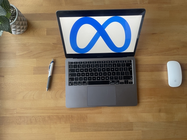 laptop_meta